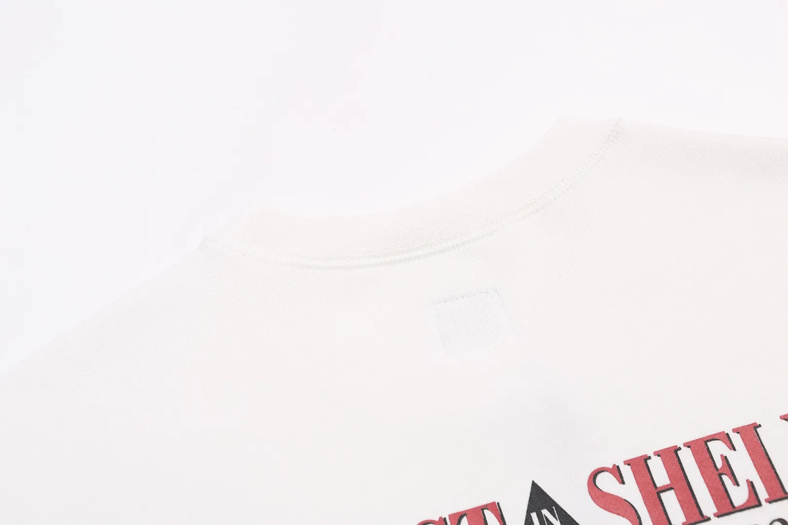 Saint Michael Ghost in the Shell anime character print retro Vintage loose velvet crew neck sweatshirt Fabric: 420g Style number: SM602 Size: S-M-L-XL Color: White Price: P190
